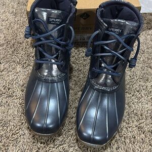 Sperry Duck Boots Saltwater color blue size 6 NWT.